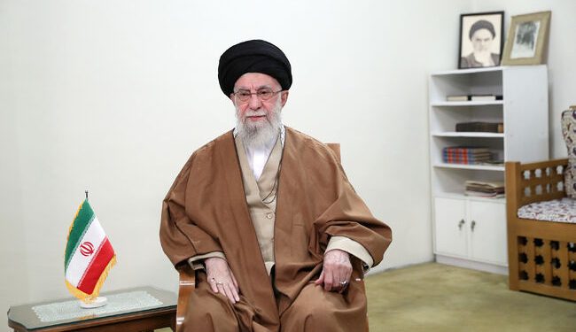 پیام نوروزی رهبر انقلاب اسلامی: ۱۴۰۴، سال «سرمایه گذاری برای تولید»/ «فشار مشکلات اقتصادی» و «سختیهای معیشتی» از حوادث سال گذشته بود