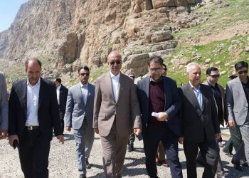 دستور استاندار کرمانشاه برای احداث آسانسور شیشه‌ای کتیبه بیستون/ کرمانشاه در جمع سه استان برتر مسافرپذیر