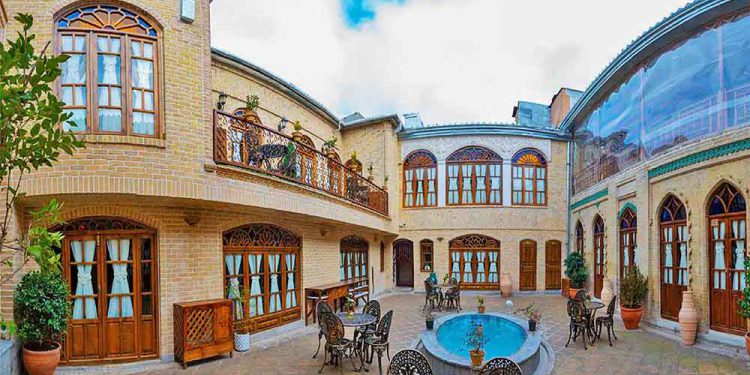 افزایش تقاضا برای اقامت در اماکن سنتی و تاریخی کرمانشاه/ظرفیت اقامتگاههای تاریخی شهر کرمانشاه در حال تکمیل است