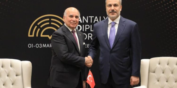 وزیر خارجه ترکیه به بغداد سفر میکند