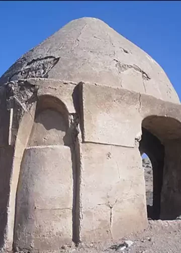 چهار تاقی سیاه گل معبدی از عهد اشکانیان