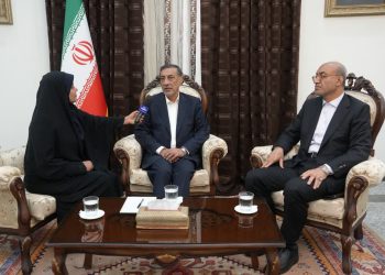 معاون اجرایی رییس جمهور: بالاترین میزان صادرات زمینی کشور از کرمانشاه انجام می‌شود/ دولت به دنبال حل مشکلات استان است