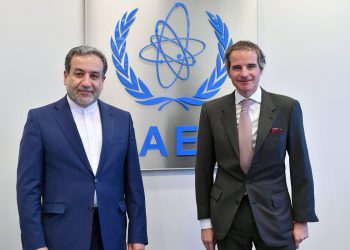 گفتگوی تلفنی عراقچی و گروسی در مورد مذاکرات تهران و واشنگتن