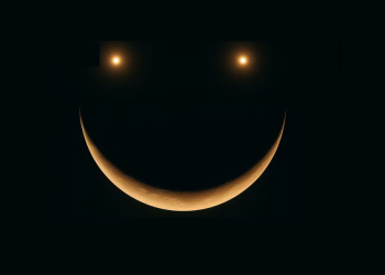 صورتک خندان حاصل هم‌ترازی نادر سیارات در آسمان شب