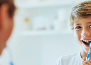 ۱۵ درصد از مردم ایران اصلا مسواک نمی‌زنند