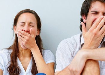 چرا با دیدن خمیازه دیگران، ما هم خمیازه می‌کشیم؟