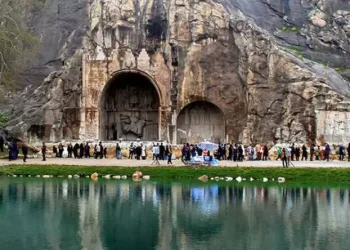 رشد ۴۸ درصدی بازدید از ۵ محوطه تاریخی کرمانشاه/ تاق بستان رکورددار بازدیدها