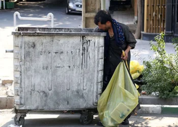 تخلیه روزانه ۳۵۰۰ مخزن زباله در کرمانشاه/ سالانه ۲۰۰ میلیارد تومان هزینه جلوگیری از دفن زباله