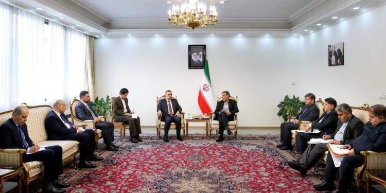 معاون اجرایی رئیسجمهور: اتصال ریلی خسروی – بغداد، گامی بزرگ در تعمیق روابط اقتصادی ایران و عراق/ مشاور نخست وزیر عراق از موافقت دولت این کشور با احداث راه آهن بغداد – خسروی خبر داد