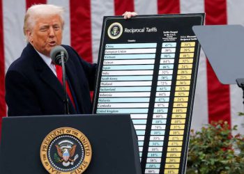 چاقوی تعرفه بر گلوی اقتصاد آمریکا / بحران بزرگ در انتظار ایالات متحدە