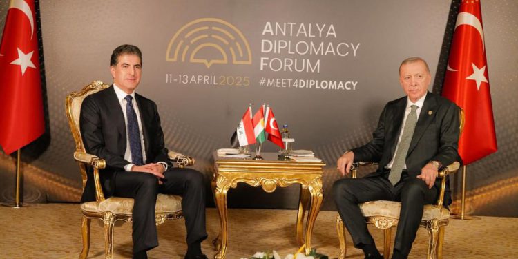 بارزانی در دیدار با اردوغان: ضروری است «پ.ک.ک» به استقبال پیام اوجالان بیاید و به آن پایبند باشد