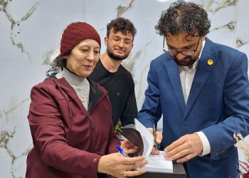 کافه داری با عطر هنر و ادبیات