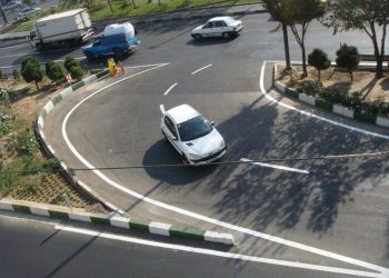 رفع نقاط حادثه خيز و اصلاح معابر پرخطر در کرمانشاه ادامه می يابد