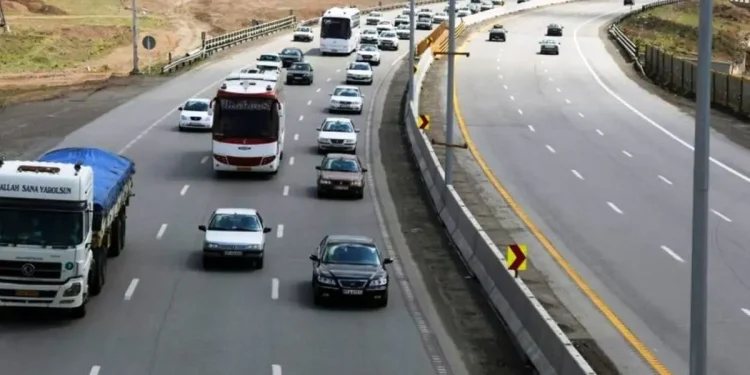 اقدامات مؤثر برای تسهیل تردد زائران اربعین حسینی(ع) در استان کرمانشاه/نصب و راهاندازی ۲۶ سامانه تردد شمار در محورهای مواصلاتی