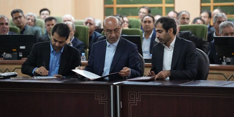 با حضور دکتر پزشکیان صورت گرفت؛ امضای سه تفاهمنامه مهم در حوزه صنعت و سرمایهگذاری استان کرمانشاه