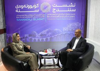 در دیدار استانداران کرمانشاه و حلبچه ؛ پیگیری تفاهمات و توسعه تعاملات فرهنگی و اقتصادی/ تاکید بر تسهیل امور مرزی و تقویت ارتباطات دو سوی مرز