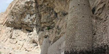 قەڵای ماکۆ؛ گێرانەوەی مێژوویەکی 3 هەزار ساڵە لە دڵی سروشت