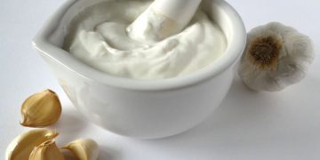 ماست و سیر پێکەوە بخۆن تا بەرگری جەستەتان زیاد ببێت