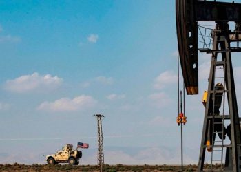 ئەمریکا و هاوپەیمانەکانی ڕۆژانە 100 هەزار بەرمیل نەوتی سوریا تاڵان دەکەن