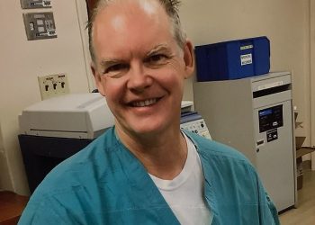 پزیشکێکی ئەمریکی پاش بەکارهێنانی ڤاکسێنی فایزەر گیانی لە دەستدا