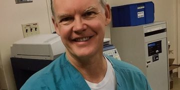 پزیشکێکی ئەمریکی پاش بەکارهێنانی ڤاکسێنی فایزەر گیانی لە دەستدا