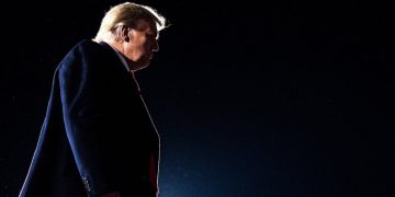 حەشدی شەعبی: ترەمپ لە ماڵەکەی خۆیشیدا پارێزراو نابێت