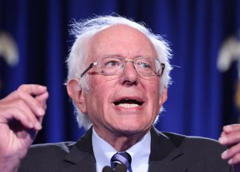 ساندرز: ئەمڕۆ کۆتا ڕۆژی خەراپترین و مەترسیدارترین سەرۆک کۆماری ئەمریکایە