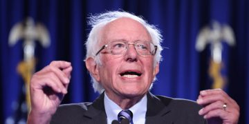 ساندرز: ئەمڕۆ کۆتا ڕۆژی خەراپترین و مەترسیدارترین سەرۆک کۆماری ئەمریکایە