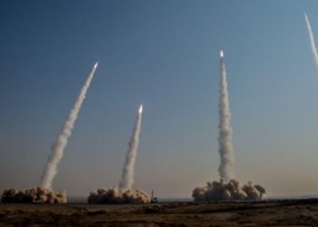 بارانی مووشەکە بالستییەکانی ئێران لە یەکەم قۆناغی مانۆڕی سەربازی پێغەمبەری گەورە