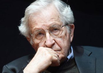 نوام چۆمسکی: ئەمریکا ئاڵاهەڵگری تیرۆریزمە لە جیهان