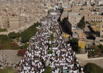 یەمەن: دژی بڕیارەکەی ئەمریکا خەڵک بۆ پاڵپشتی لە ئەنسارووڵا ڕژانە سەر شەقامەکان