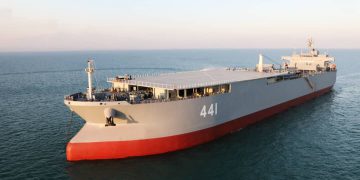 کەشتییە زەبەلاحەکەی ئێران ڕەوانەی ئاوەکانی کەنداوی فارس کرا