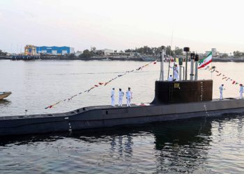 هاویشتنی ئەژدەر لە ژێردەریایی فاتحەوە لە مانۆڕی هێزی دەریایی ئەرتەشی ئێران