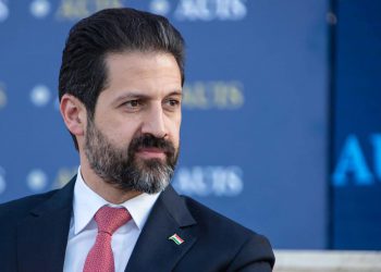 قوباد تاڵەبانی توشبوونی خۆیی بە کۆرۆنا ڕاگەیاند