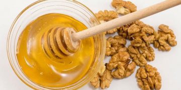 گوێز و هەنگوین پێکەوە بخورێت سوودی زۆری دەبێت