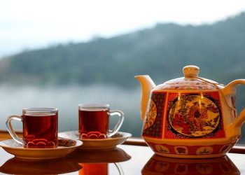 تا دەتوانن چا بخۆن