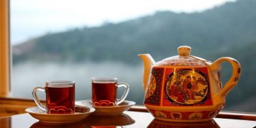 تا دەتوانن چا بخۆن