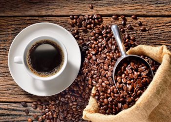 پیاوان گرنگی بە خواردنی قاوە بدەن