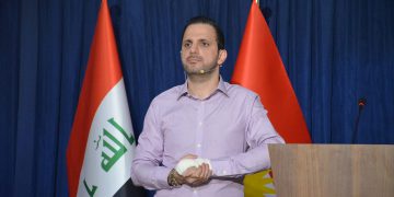 شاسوار عەبدولواحید بە توندی ڕەخنە لە دەسەڵاتی کوردی دەگرێت