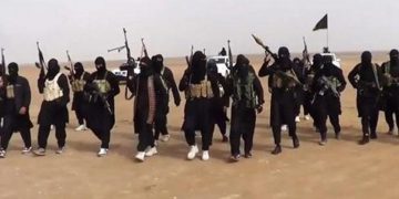 هەسەدە 100 تیرۆریستی داعشی ڕادەستی عێراق کرد