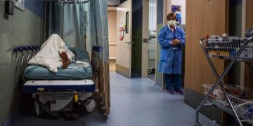 جۆنز هاپکنز: ژمارەی قوربانییەکانی کۆرۆنا لە ئەمریکا 485 هەزار کەسی تێپەڕاند