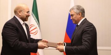 پەیامی ڕێبەری مەزنی شۆڕشی ئیسلامی ئێران بۆ ڤلادیمیر پوتین ڕادەستی بەرپرسانی ڕووسیا کرا