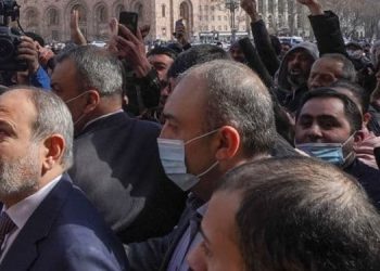 گۆڕانکارییەکانی ئەرمینیا: سەرۆک وەزیران: خەڵک دەرفەتی کودەتا نادەن