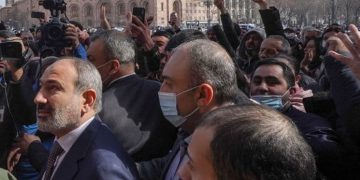 گۆڕانکارییەکانی ئەرمینیا: سەرۆک وەزیران: خەڵک دەرفەتی کودەتا نادەن