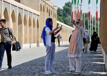 گەشتیارانی بیانی بە ڕەچاوکردنی ڕێکارە تەندرووستییەکان دەتوانن سەردانی ئێران بکەن