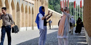 گەشتیارانی بیانی بە ڕەچاوکردنی ڕێکارە تەندرووستییەکان دەتوانن سەردانی ئێران بکەن