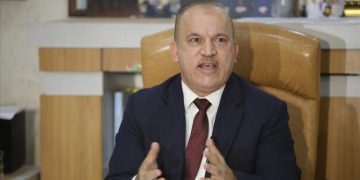 سەرۆکی یەکێتی هاوردە و ناردنکارانی هەرێمی کوردستان دەستخۆشی سەرکۆنسولی ئێران لە سلێمانی دەکات