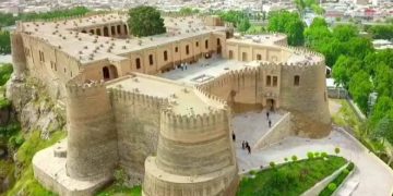 زیانەکانی کۆرۆنا لە سەر کەرتی گەشتیاریی ئێران ئاشکرا بوو