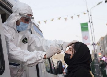 پشکنینی کۆرۆنا لە شەقامەکانی ئێران