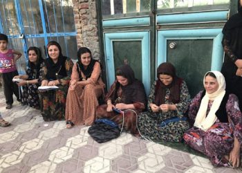 ژنان بە بەشی هەرە زۆری پیشەسازی دەستی لە ئێران هەژمار دەکرێن